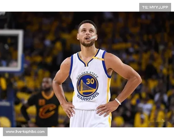 勇士库里脚踝轻伤无碍，下场对阵开拓者预计出场