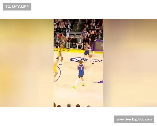 斯潘塞压哨单打詹姆斯成功，库里挥舞双拳致敬